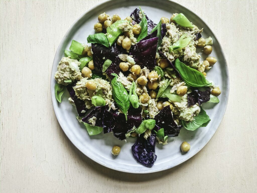 Tonfisksallad med senapsdressing och kikärtskrutonger Food Pharmacy